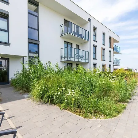 Modern With Parking And Balcony In By Renters アパート