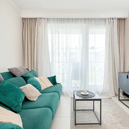 Modern With Parking And Balcony In By Renters アパート