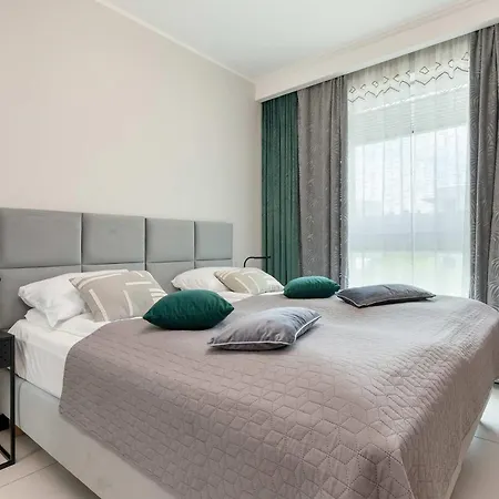 Modern With Parking And Balcony In By Renters * グディニャ