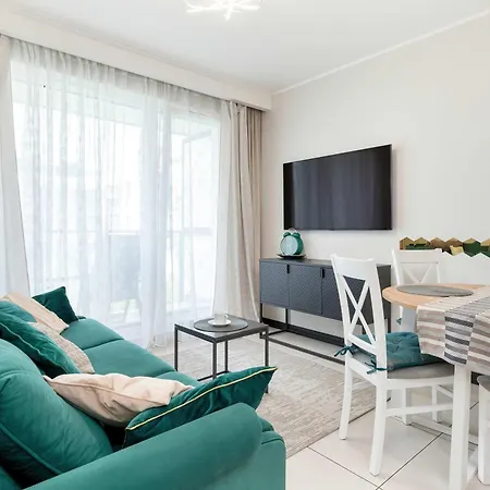 Modern With Parking And Balcony In By Renters * グディニャ
